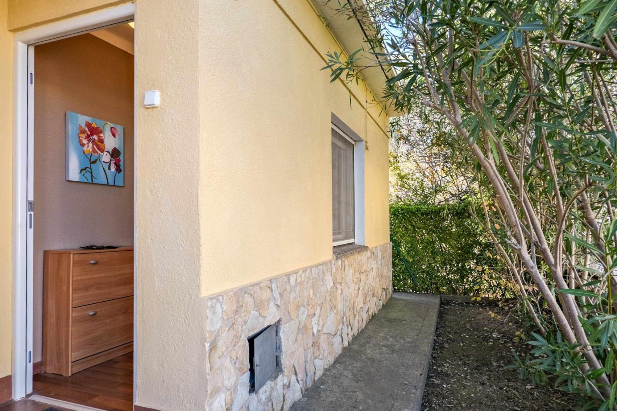 Can Camps Besalu Casa Planta Baja Con Jardin Exteriér fotografie